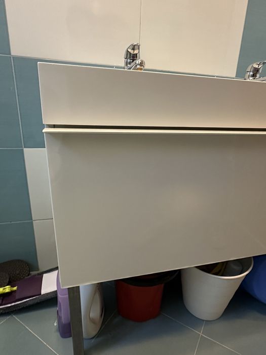 Мивка за баня с два смесителя