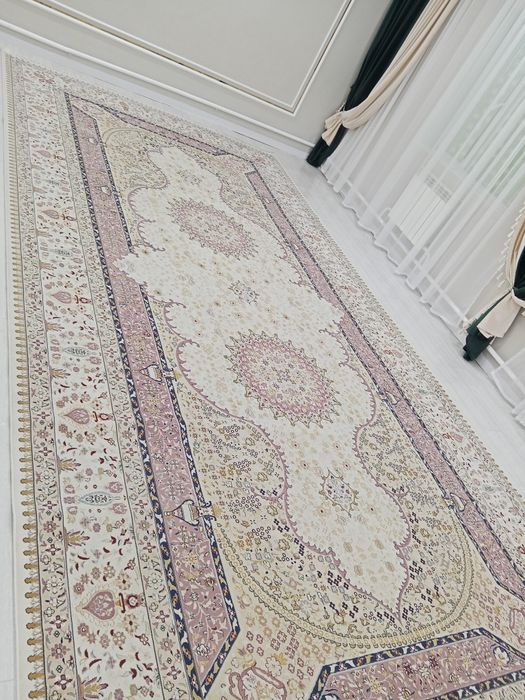 Кілем сатылады..