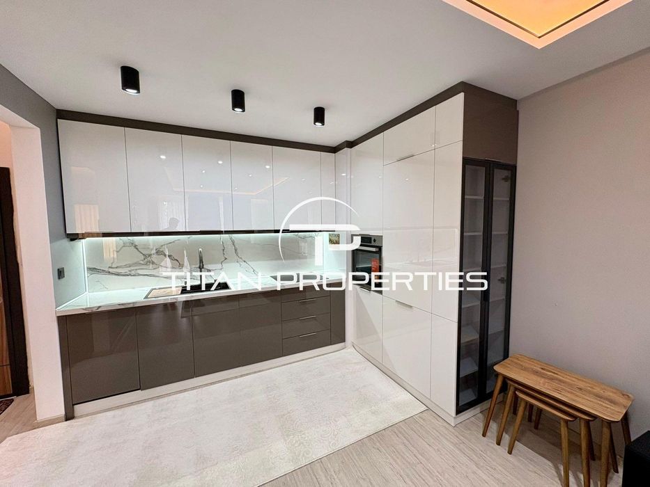 Дава се под наем Двустаен апартамент в Бургас, Изгрев - 67 кв.м за 663 € - Снимка #1