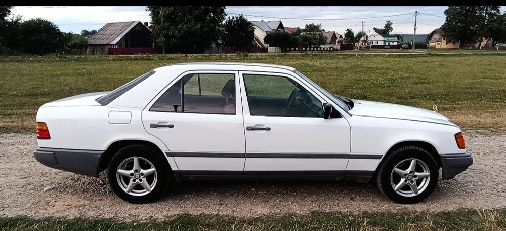 MERCEDES-BENZ E-Class 1987 — imagine 3