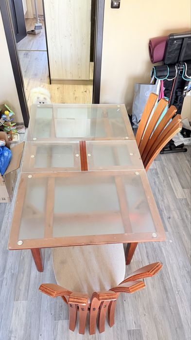 Разтегателна маса със 4 стола