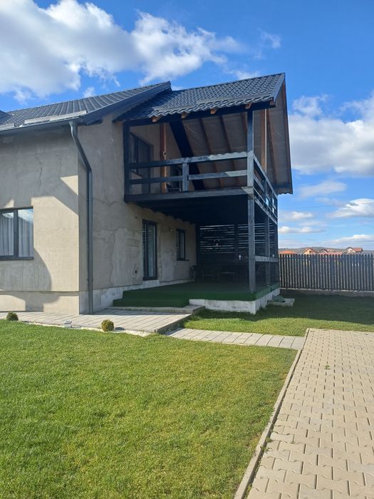 Casă de vânzare!!