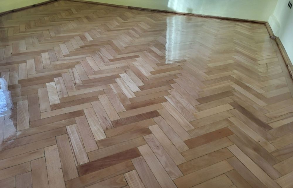 Raschetat,chituit,lăcuit parchetul