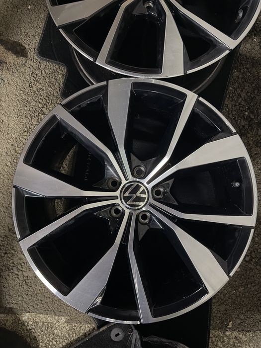 19 5x112 Оригинални джанти VW Misano  R Line