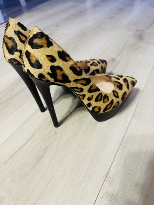 Официални обувки на ток