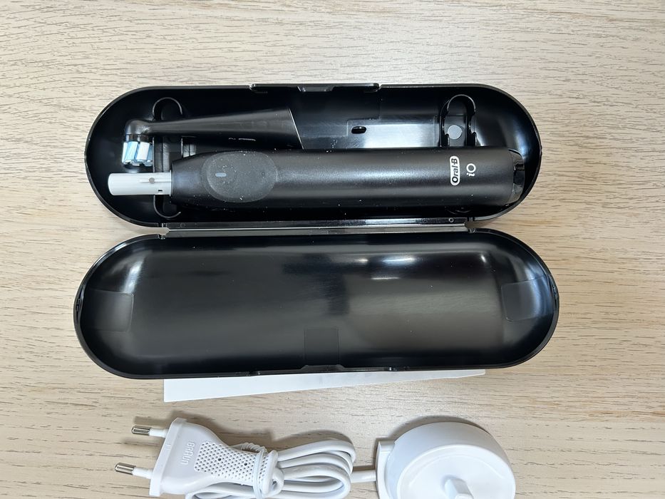 Електрическа четка за зъби Oral-b IO S2