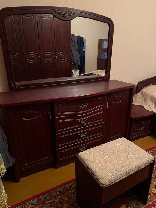 Продается спальный гарнитур