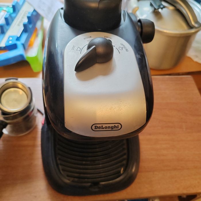 Продам кофемашинку Delonghi
