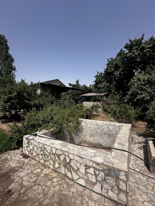 Shahar tashqarisida dalahovli sotiladi