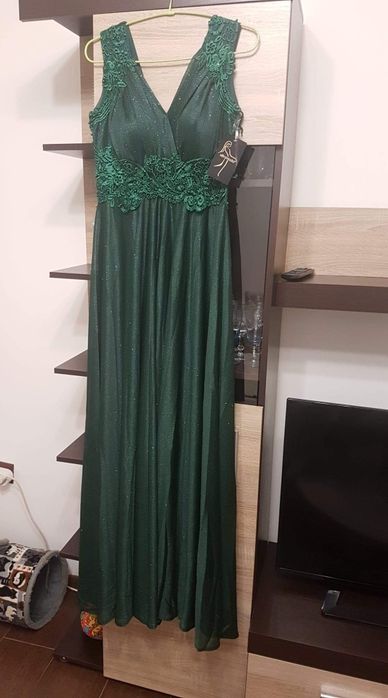 Vand rochie de ocazie marimea 40 cu eticheta