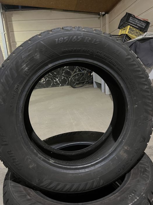 Продается зимние шины с шипами