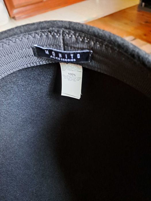 Продавам нова филцова шапка с козирка