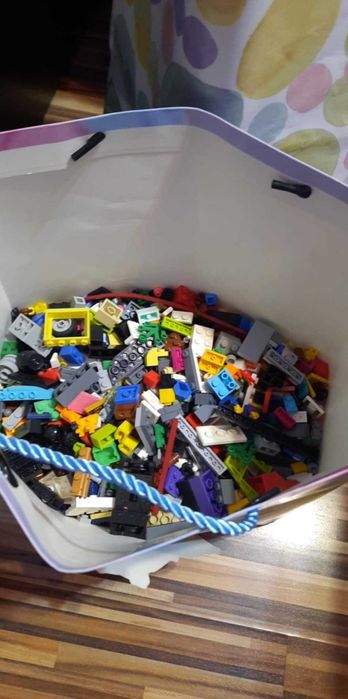 Vand piese Lego originale 130 lei pe kg