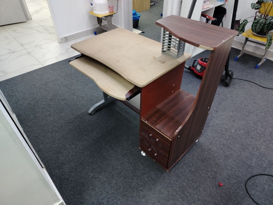 Стол для компьютера