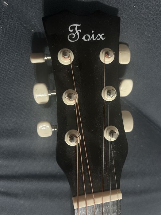 продам акустическую гитару