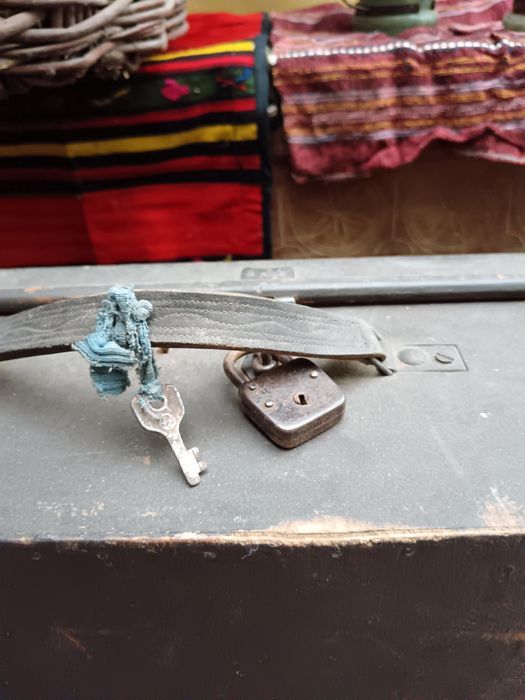 Дървен куфар за реквизит или декорация