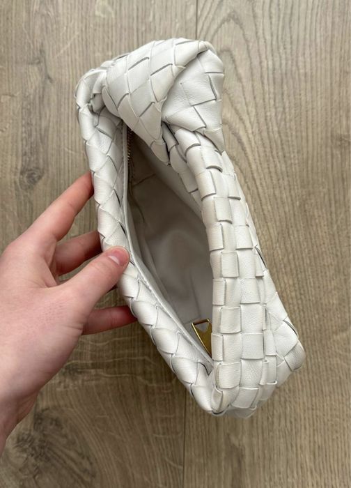 Bottega Veneta Mini Jodie bag в бяло