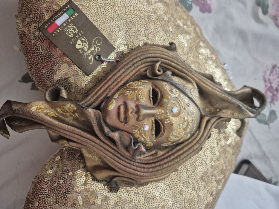 Венецианская маска оригинал продам