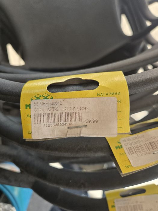 Столове за заведение чисто нови