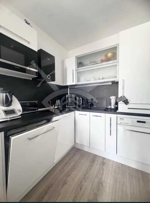 Двустаен - Обзор