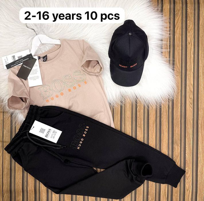 Seturi Hugo , 3 piese ,sigla cusuta