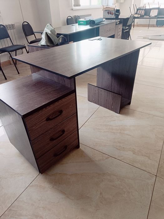 Офисная мебель,столы