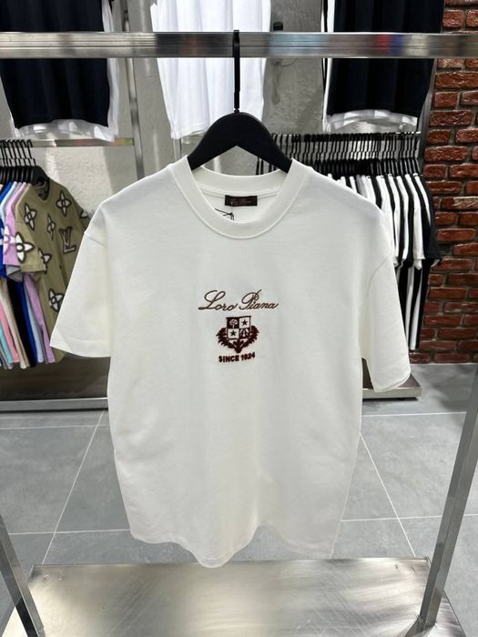 Тениски Loro Piana различни цветове.