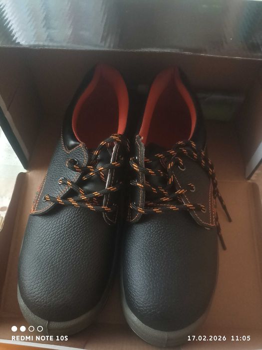 ЧИСТО НОВИ работни обувки с метално бомбе