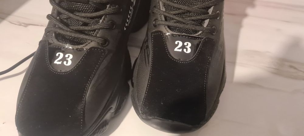 Adidași  nou.mar 41 bărbați  la 120.lei