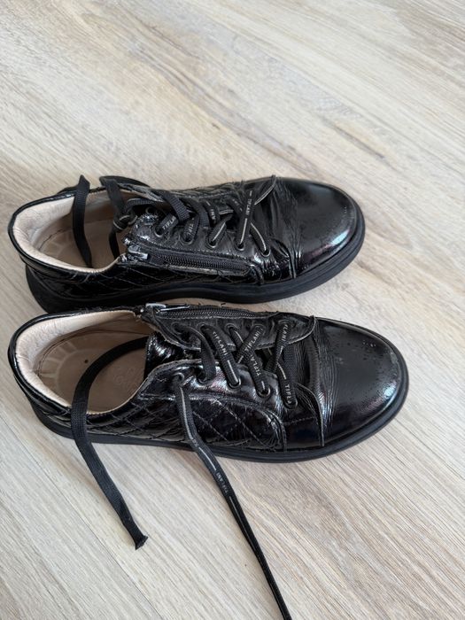 Қыз балаға арналған күздік аяқ киім.