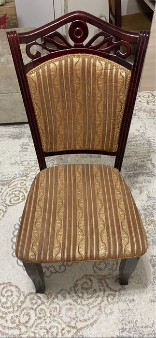 Деревянные стулья