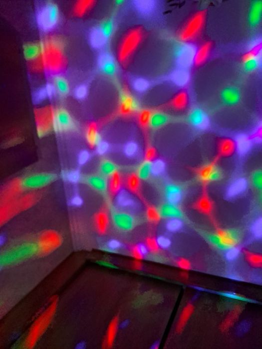 Диско шар,отлично подходит для вечеринок.