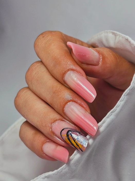 Unghii cu gel și oja semipermanenta la