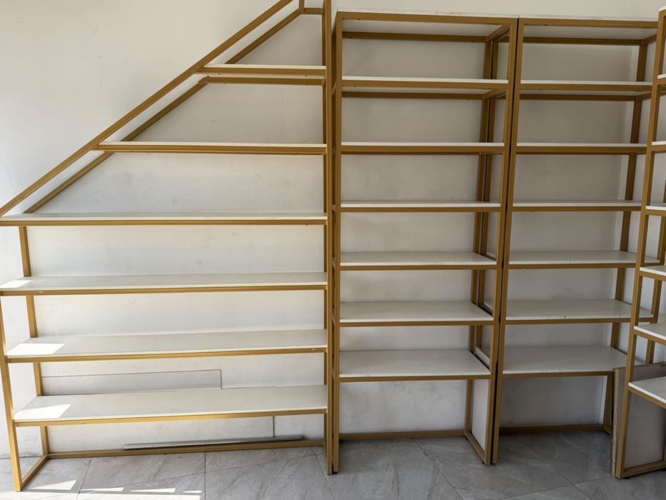 Продаются стеллажи для магазина