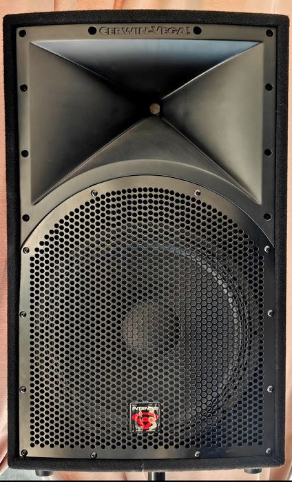 Продавам колони и  power mixer (пауър миксер)Yamaha EMX7 + 2 колони Ce