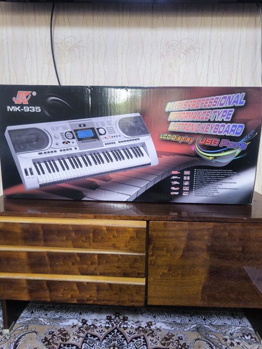 Синтезатор МК 935