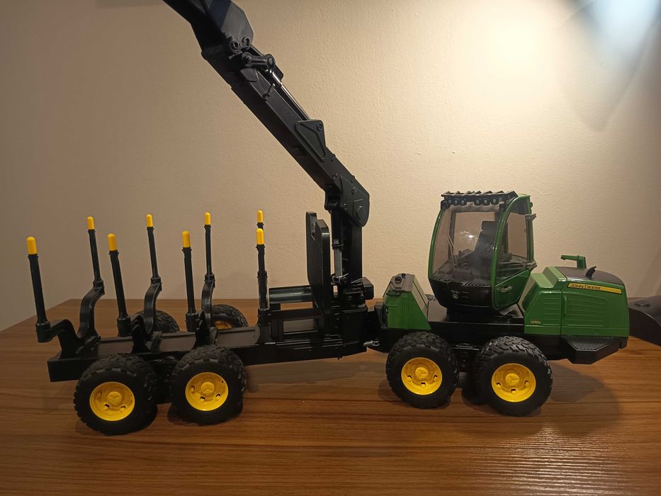 John Deere 1210E горска техника