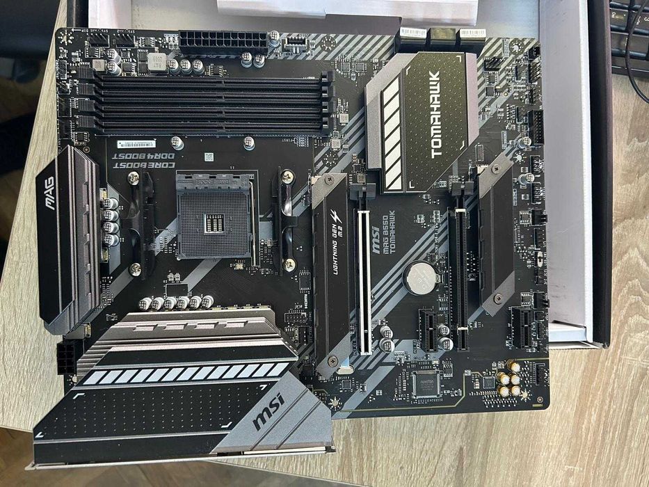 Vand placa de baza noua - MSI MAG B550 Tomahawk