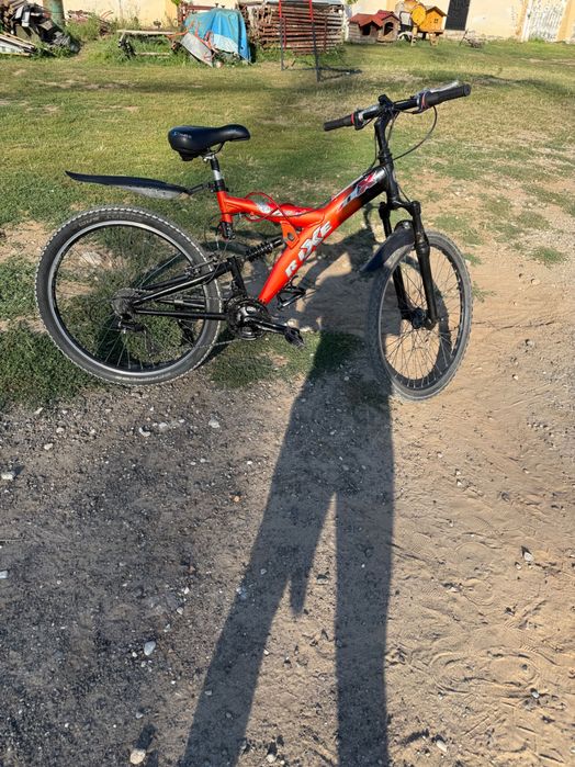 Bicicletă full suspensie roți pe 26