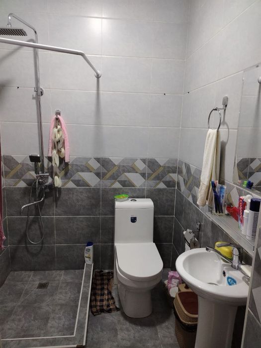 Srochna 4 xonaliy uchastka