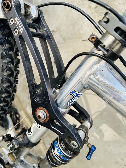 Vand bicicleta de munte