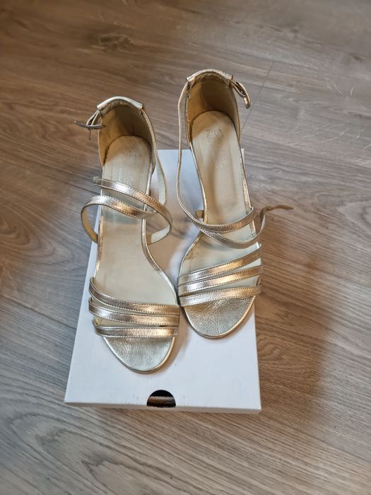 Vand sandale elegante