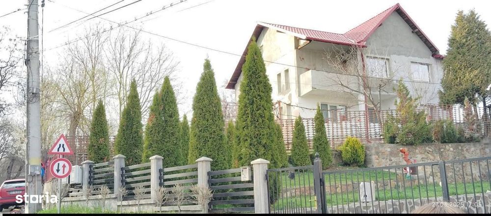 Casă cu 5 camere de închiriat, curte împrejmuită