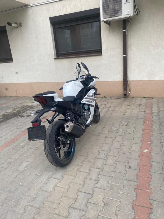 CFMoto 300SR ABS 2025