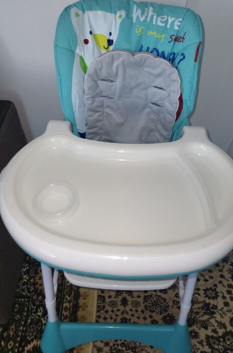 Продаётся детский столик для кормления.