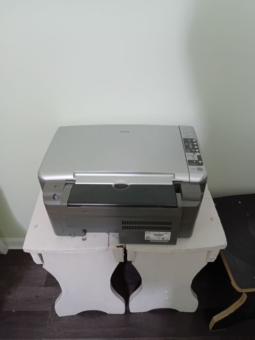 Продам принтер на запчасти.