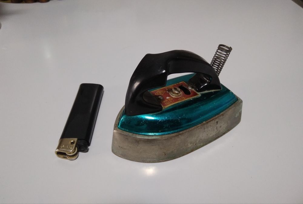 Продам мини утюг