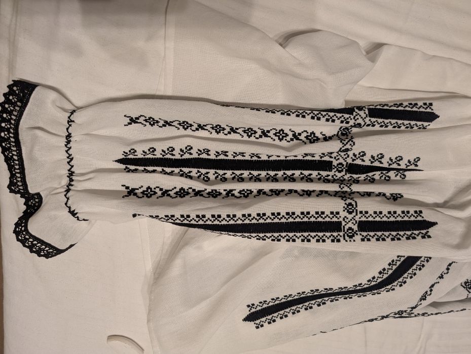 Ie traditionala romaneasca zona Ardeal cusuta manual