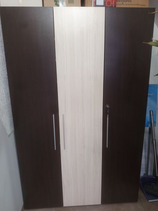 Гардероб Трикрилен