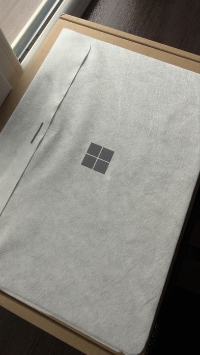 Laptop Surface 7 Nou la cutie